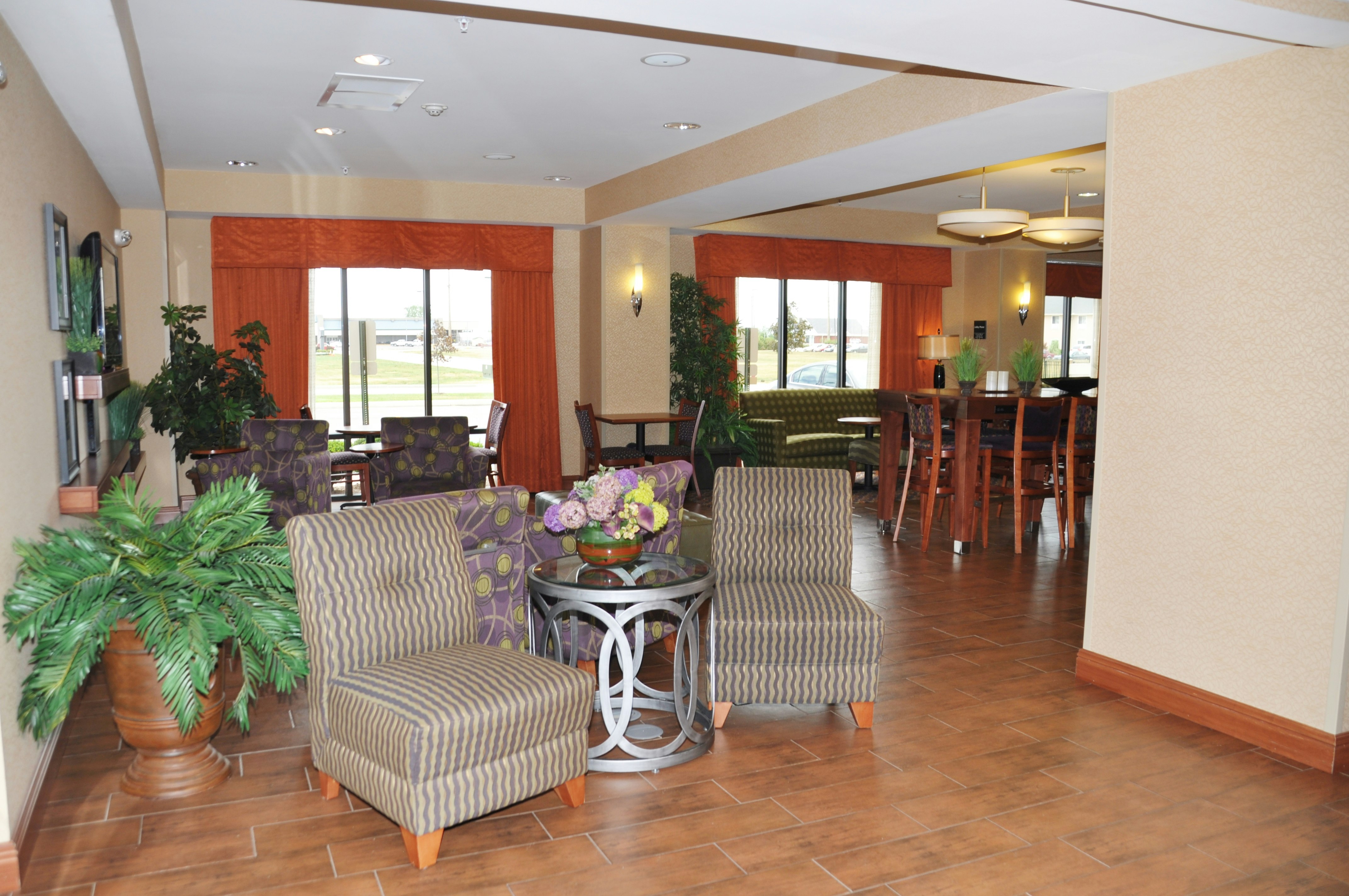 Hampton Inn Macomb 33/63