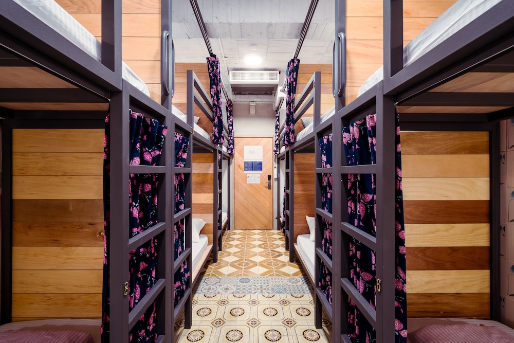 Local Backpacker Hostel 29/50