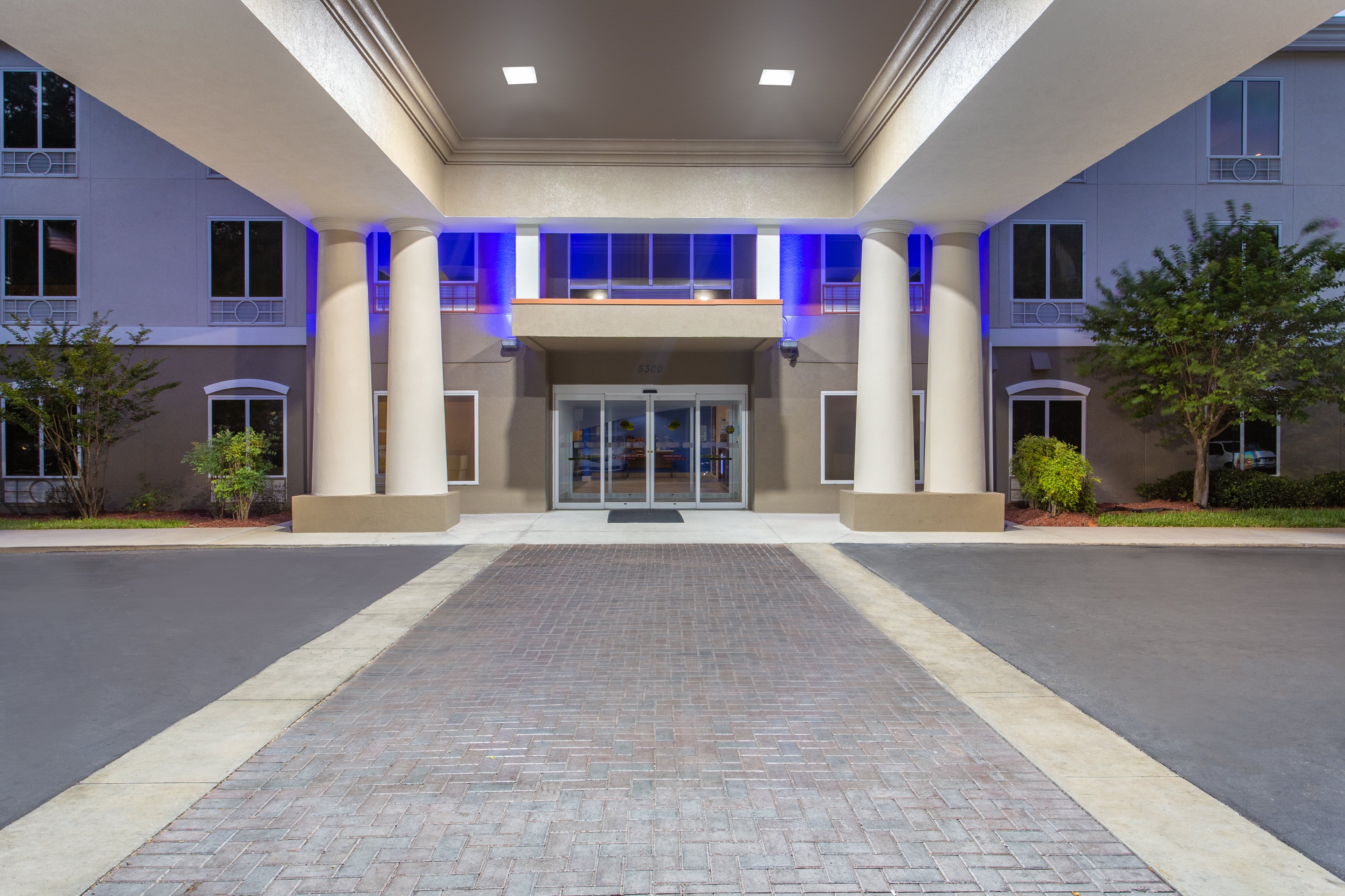 Holiday Inn Express Hotel And Suites Silver Springs Ocala 23/28