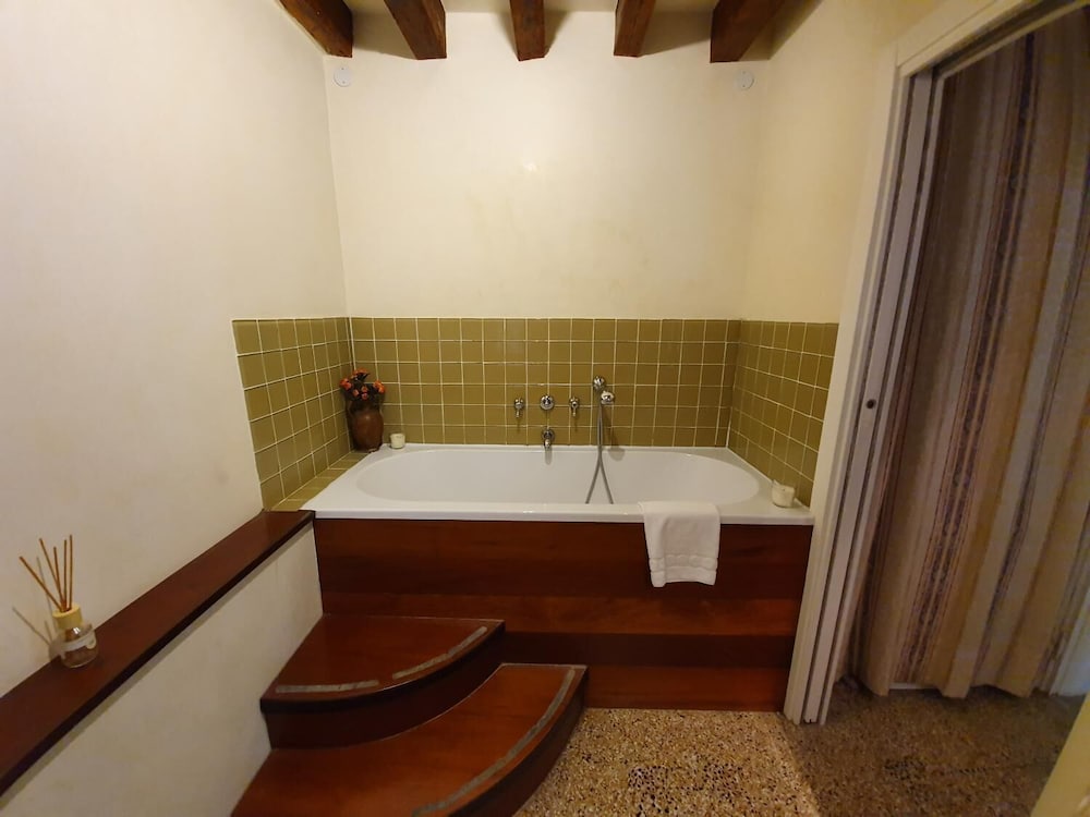 COMFORT, SUITE