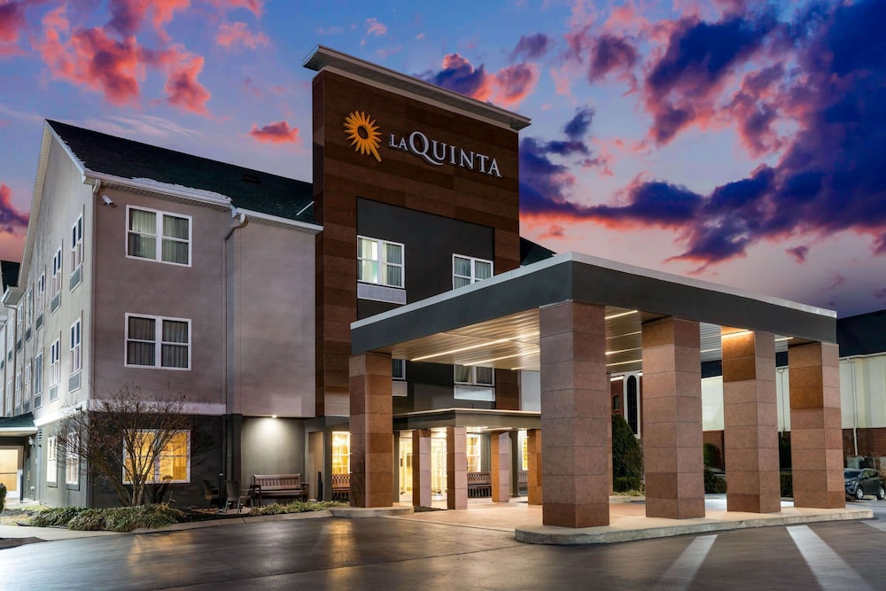 La Quinta Inn & Suites by Wyndham Lebanon 1/37