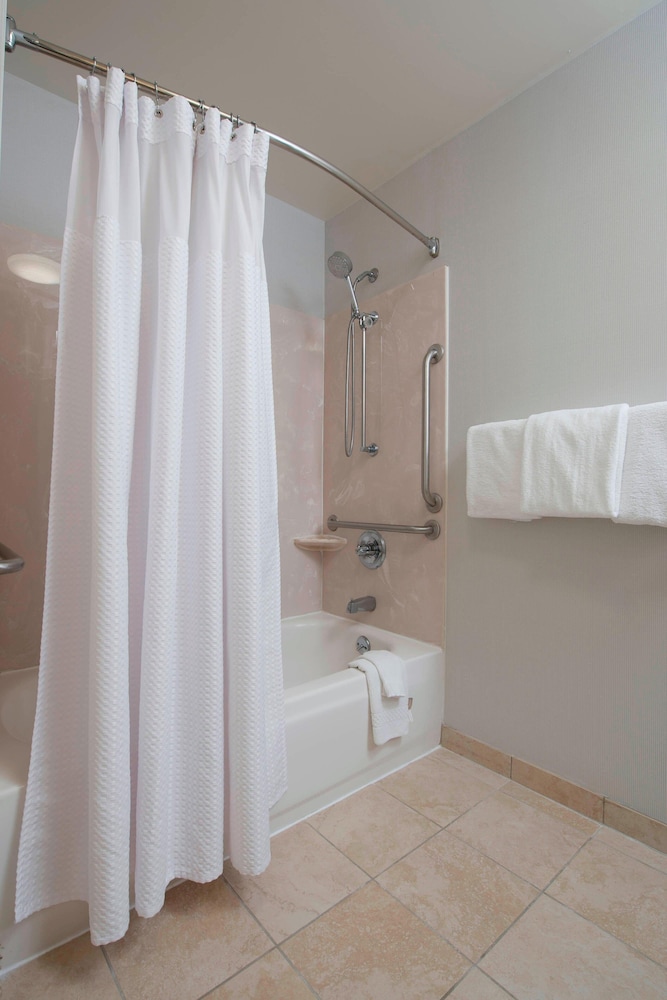Courtyard By Marriott Dothan 45/46