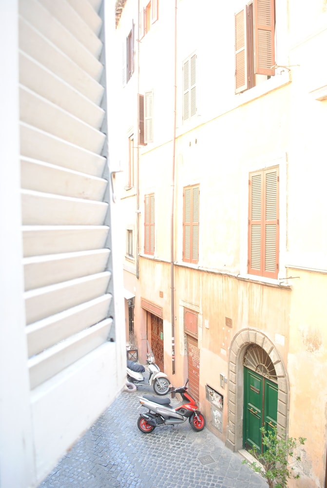 Dreaming Navona Rooms 19/20