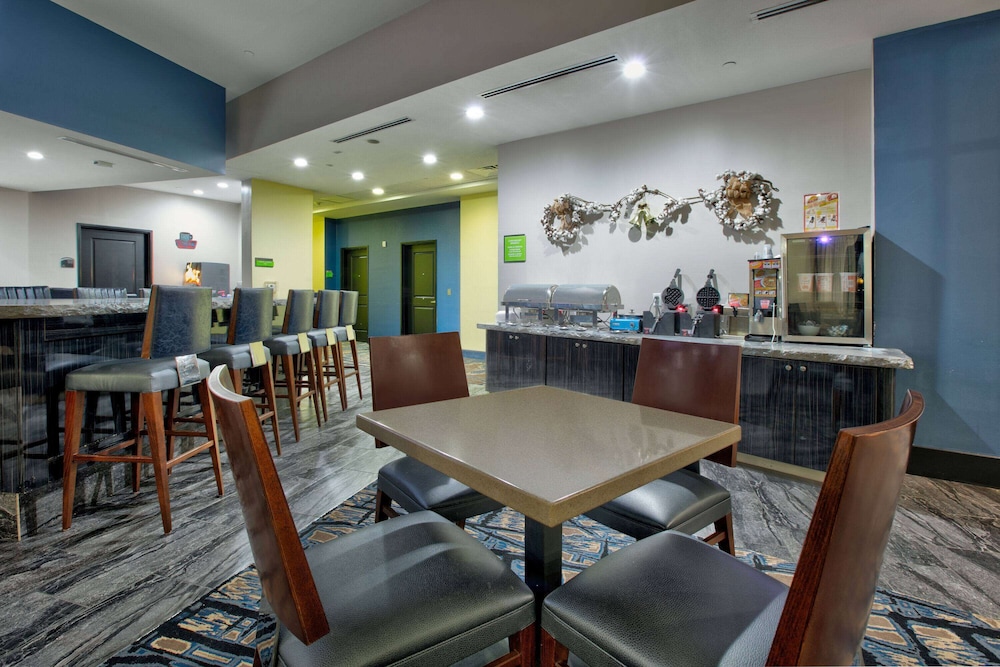 La Quinta Inn and Suites by Wyndham Lubbock Southwest 43/63