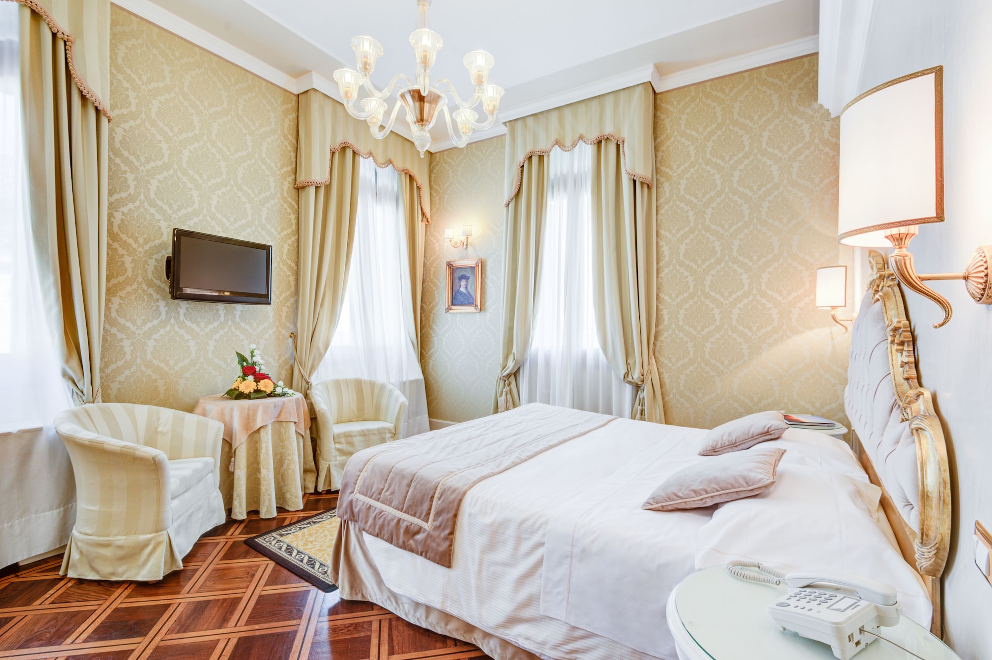 SUPERIOR, DOUBLE OR TWIN BED