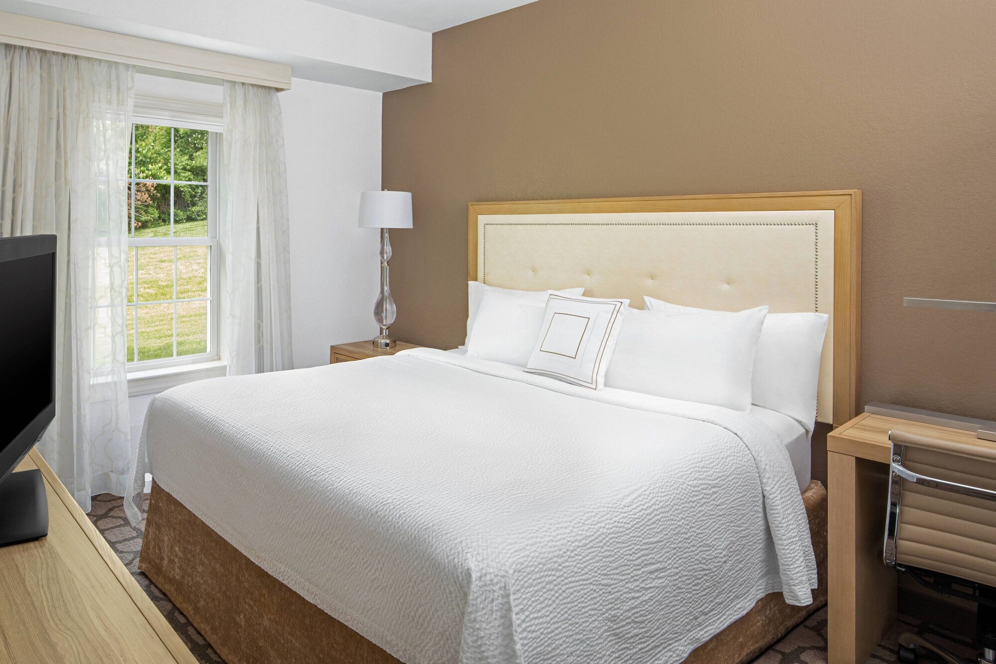 جناح بسرير كينج بغرفة نوم واحدة مع أريكة