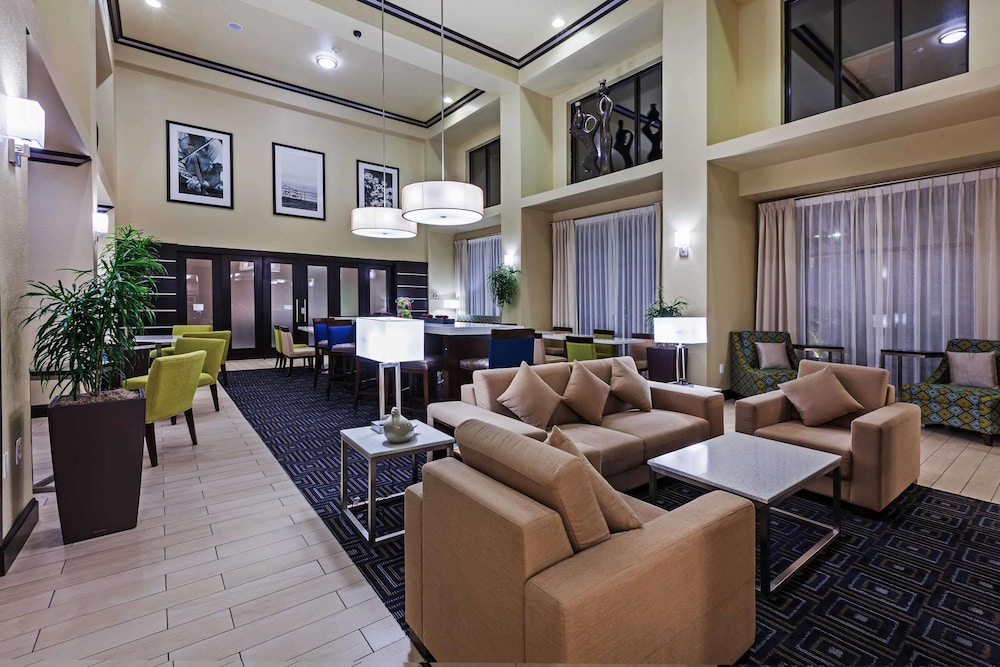 Hampton Inn and Suites Lake Jackson-Clute 29/41