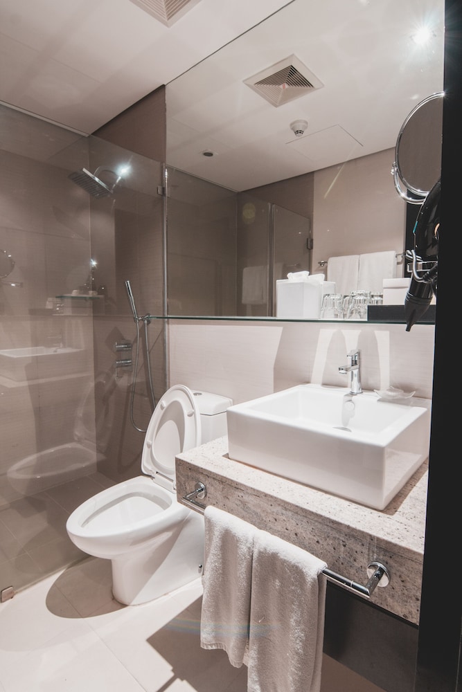 F1 Hotel Manila BGC 12/65