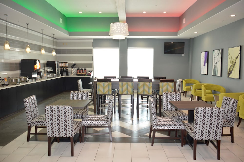 Best Western Plus Pflugerville Inn and Suites 32/37