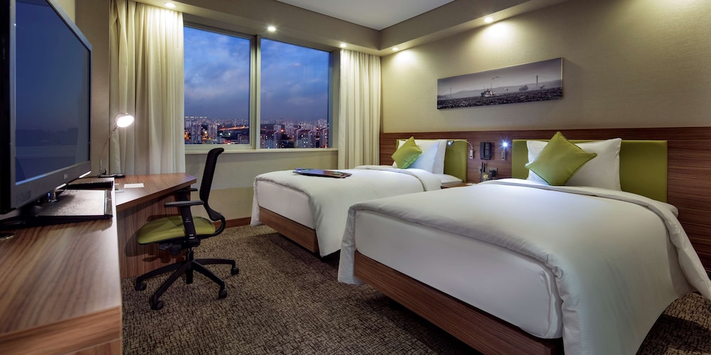 Hampton By Hilton Istanbul Kayasehir 10/32