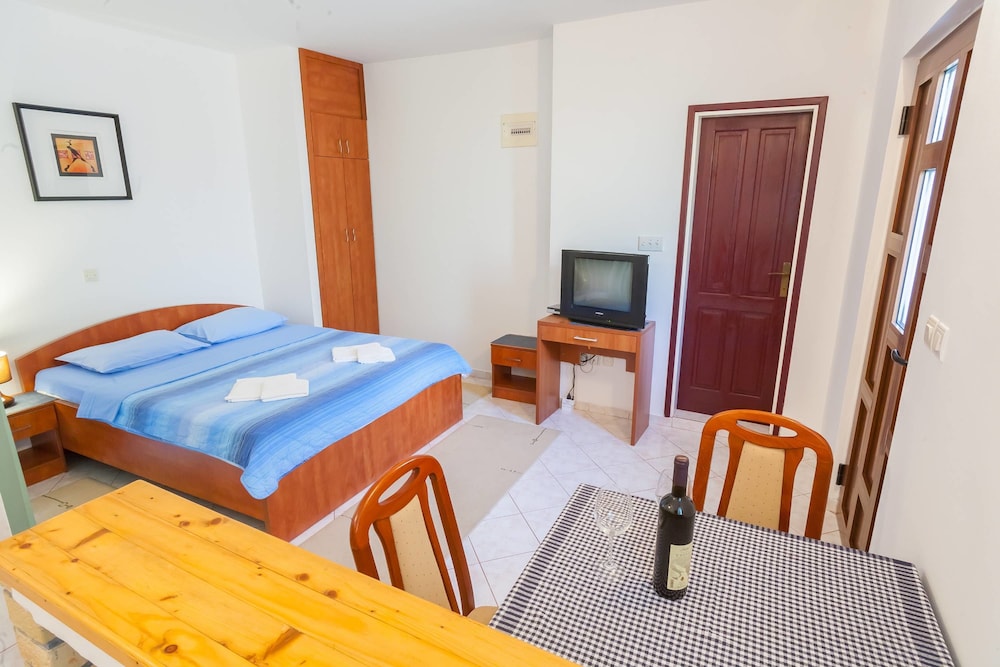 Villa Mitrovic 10/50