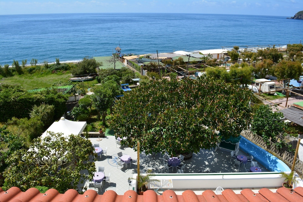 Maronti Hotel 50/55