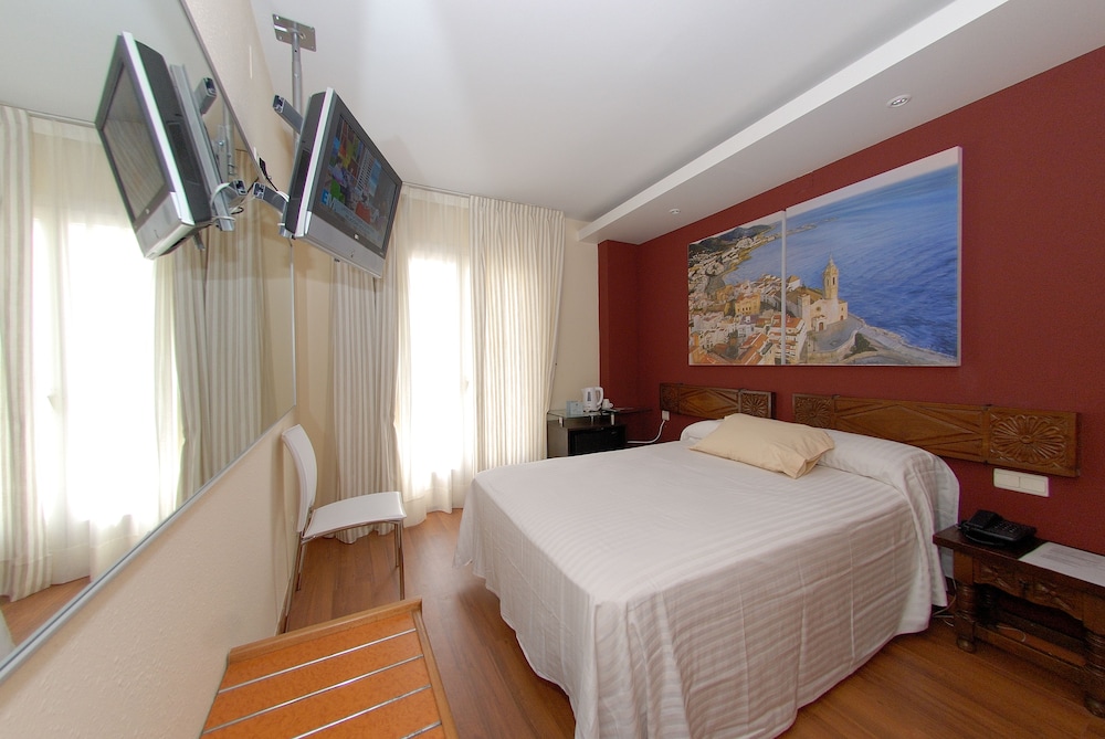 ROOM, SINGLE