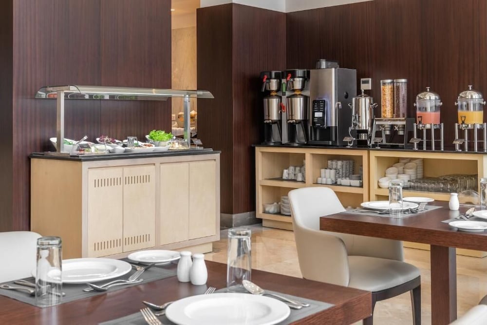 فندق قمر جدة(Landmark Hotel & Suites (formerly Al Qamar Hotel)) 40/46