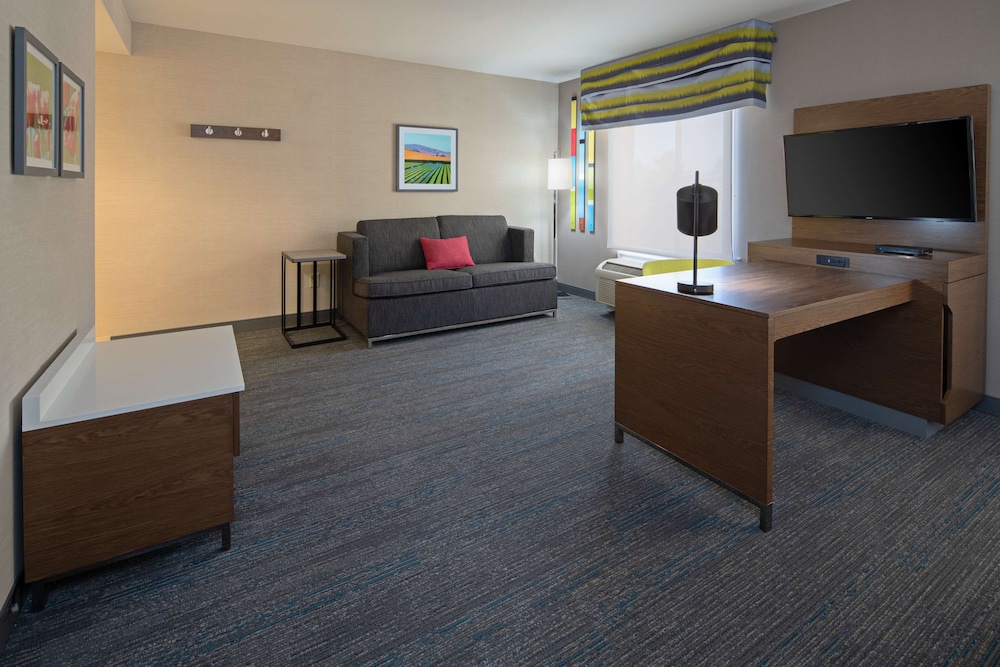 Hampton Inn Visalia 33/47