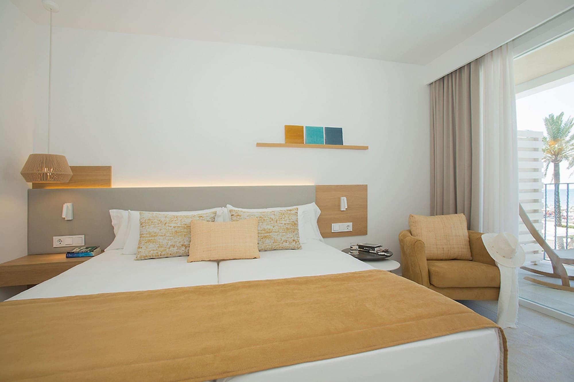 Superior, Double Bed, Sea View, Balcony, Flamingo 2/5