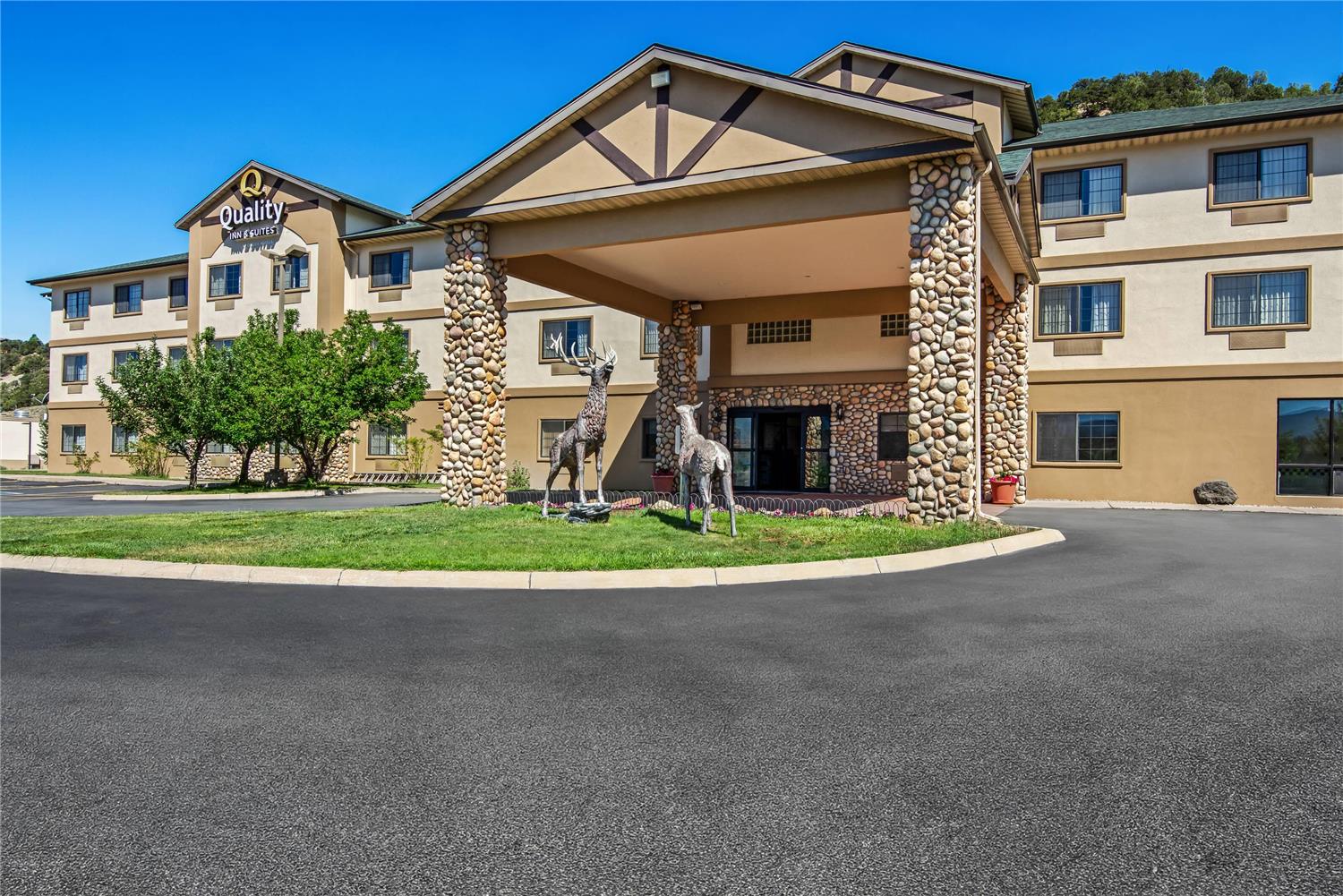 Quality Inn & Suites Vail Valley 33/35