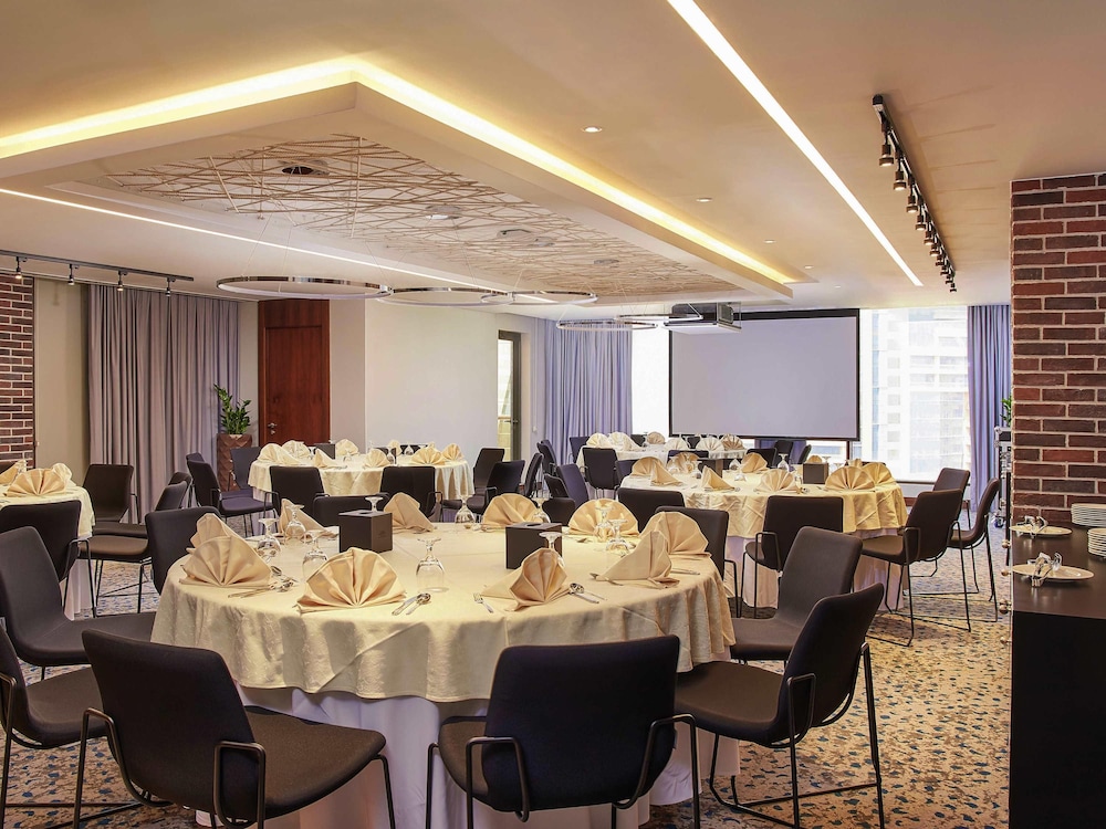Mercure Dubai Barsha Heights Hotel Suites and Apartments 40/50