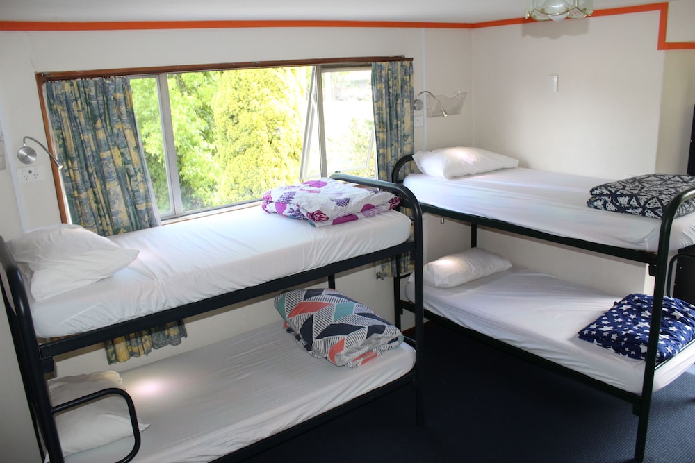 The Flaming Kiwi Backpackers 28/74
