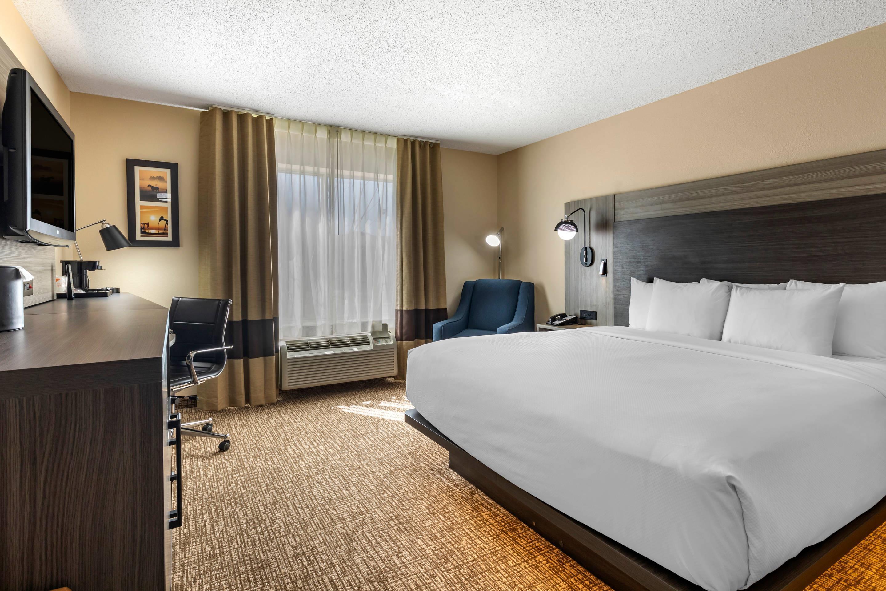 ROOM, KING BED