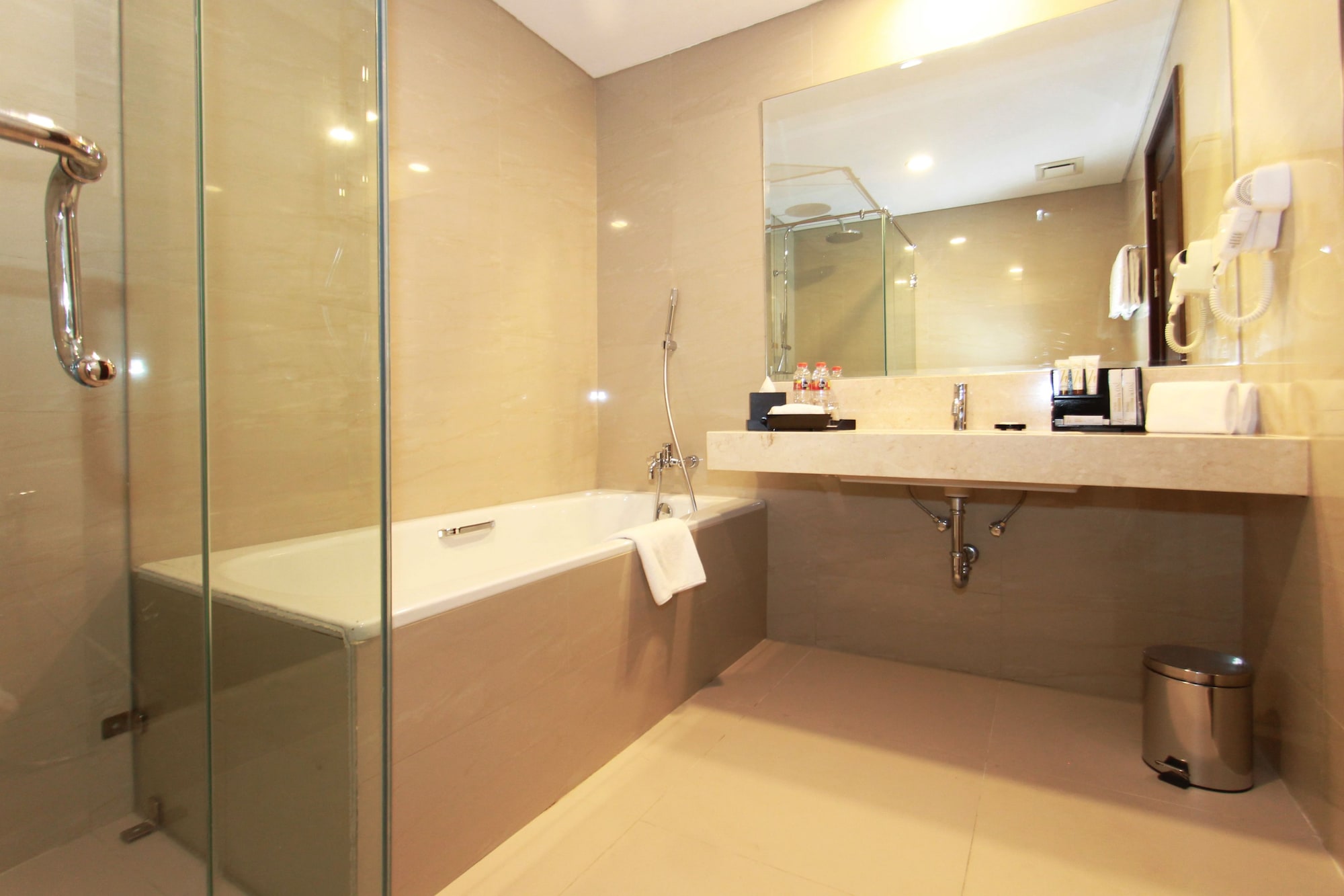 جناح جونيور بسرير كينج، GRAND KEISHA HOTEL 4/4