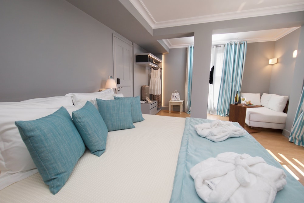 Aenos Hotel 42/62