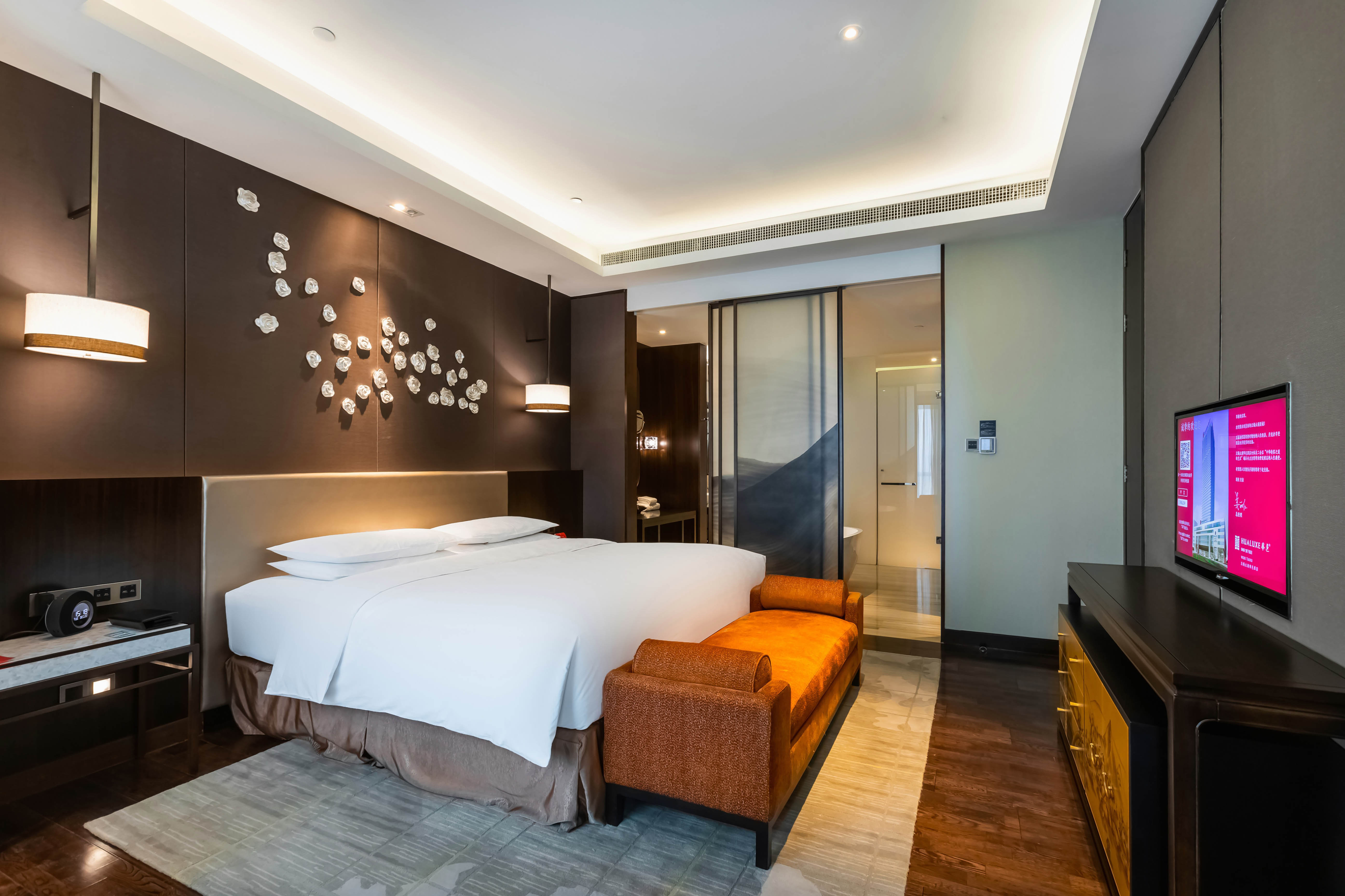 HUALUXE HOTELS AND RESORTS WUXI TAIHU 13/50