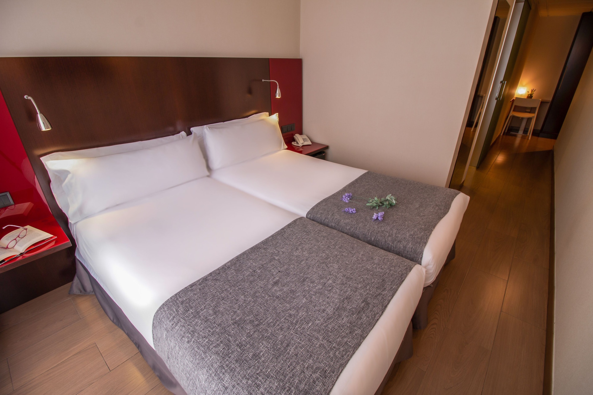 ROOM, SINGLE