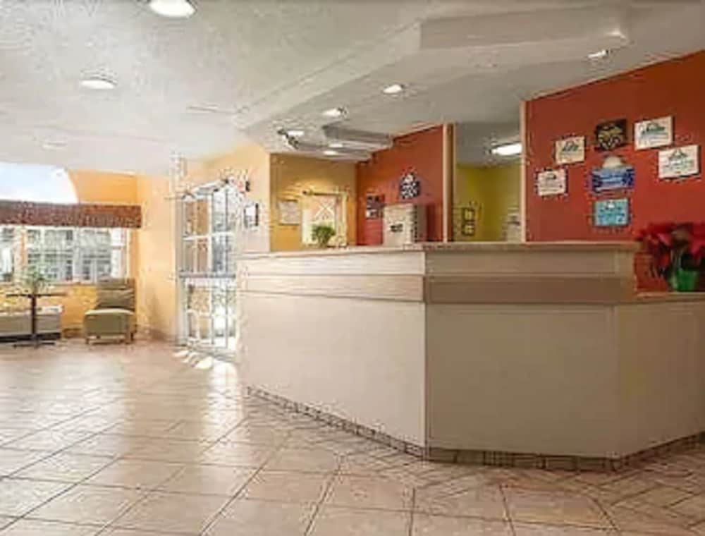 Days Inn And Suites by Wyndham Lafayette In 4/22