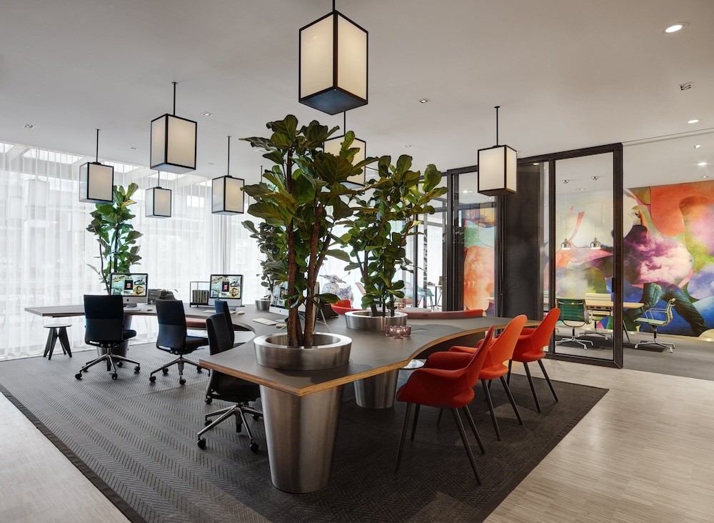 CITIZENM SCHIPHOL AIRPORT HOTEL 40/53