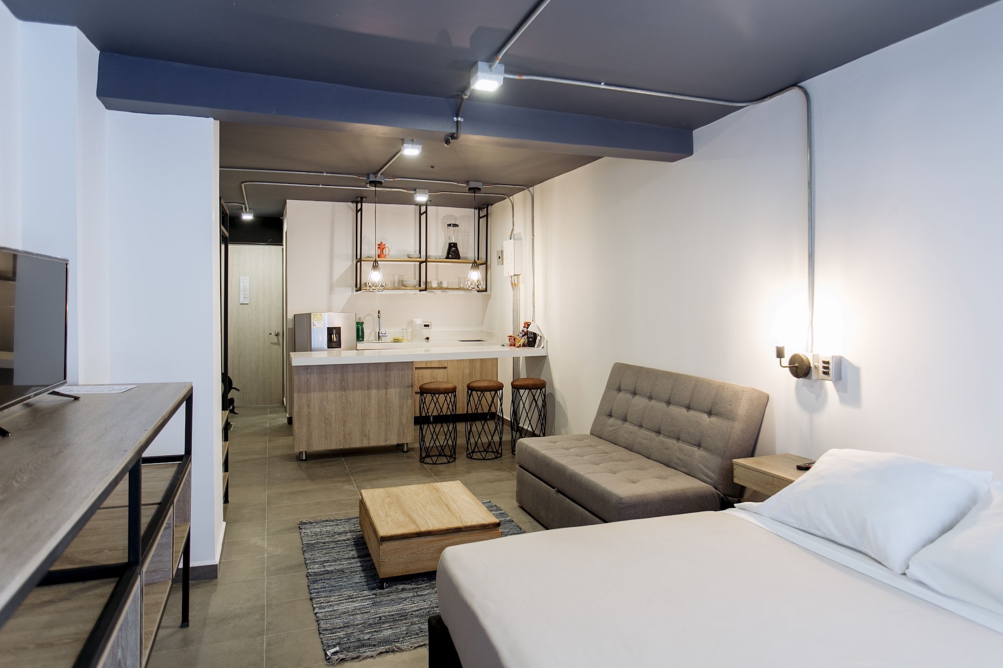 لوفت بسرير مزدوج مع أريكة بجاكوزي، Soy Local Housetel 4/8