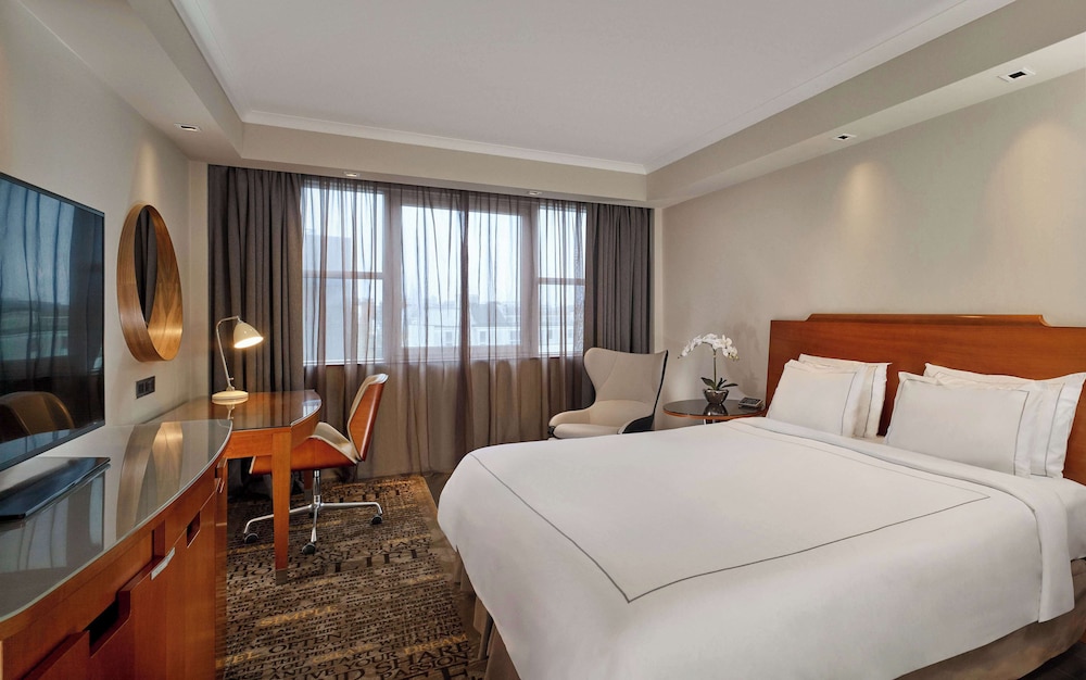 SUPERIOR, QUEEN BED