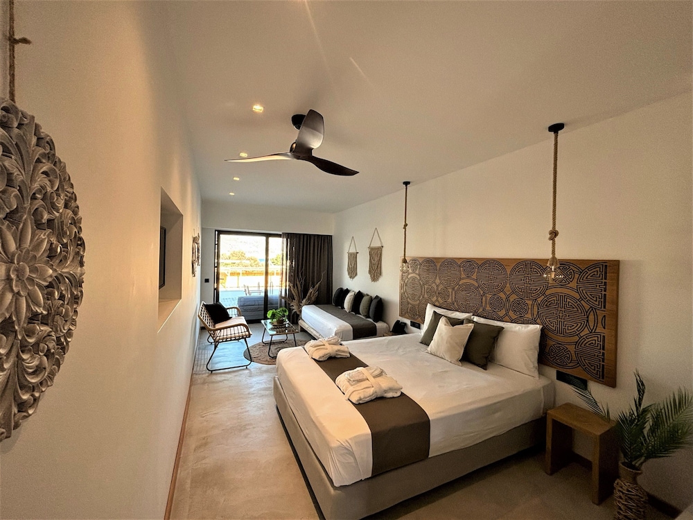 Helios Beach Hotel & Bungalows 20/48