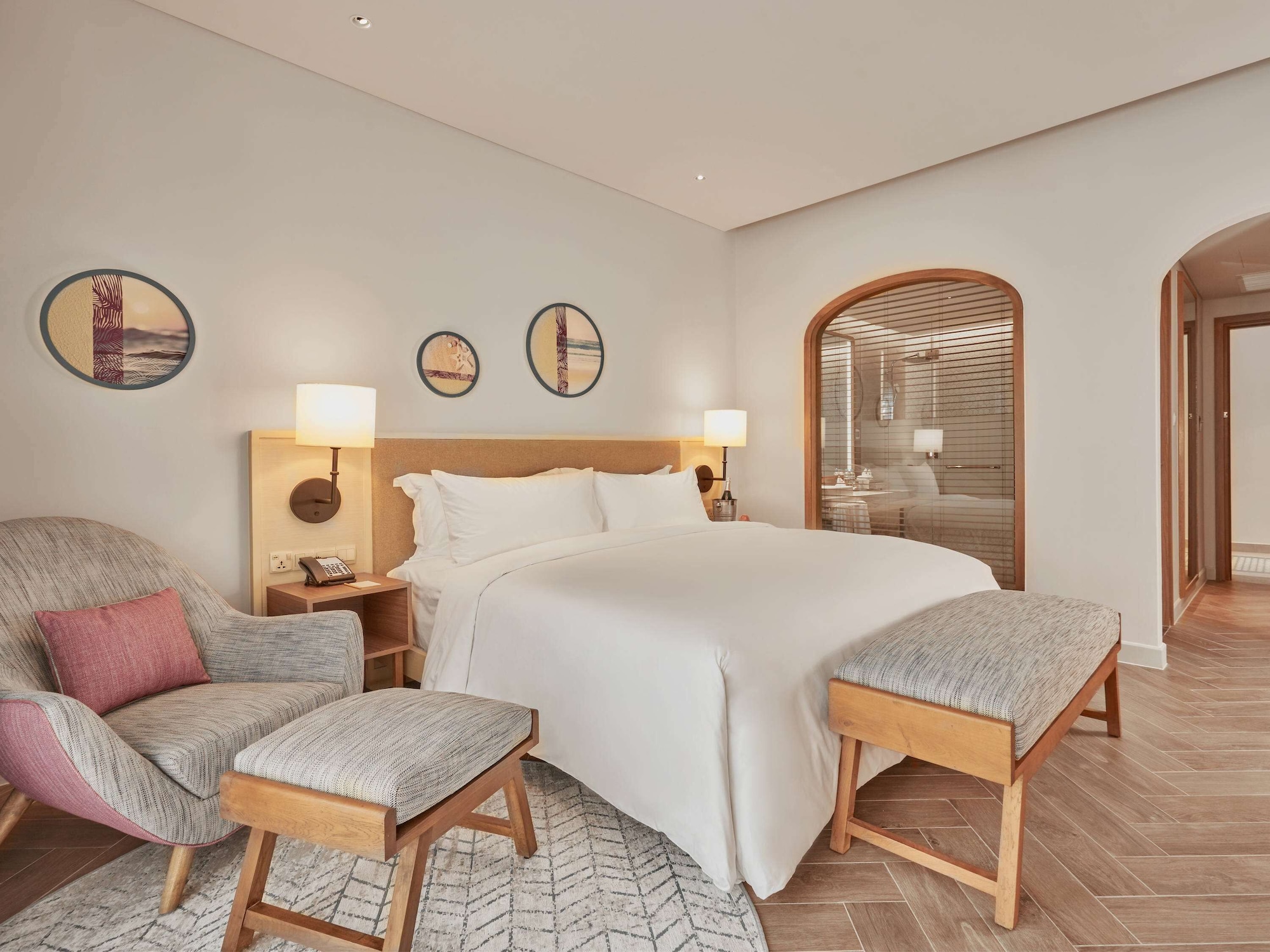 DELUXE, KING BED, SEA VIEW