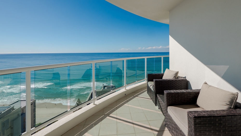 Pacific Views Resort 24/73