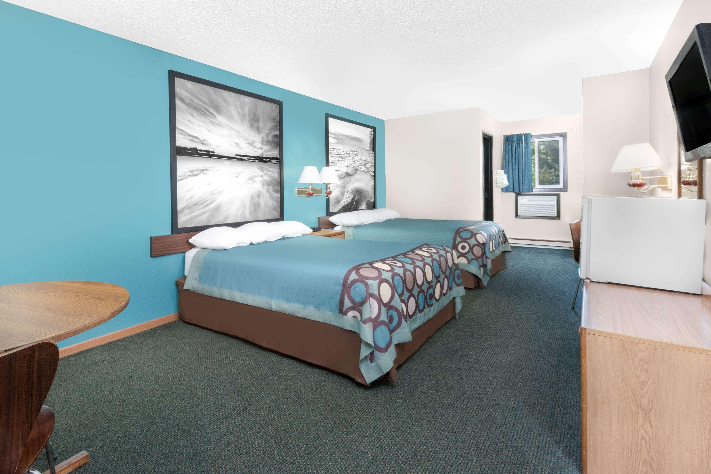 Room, Pool View