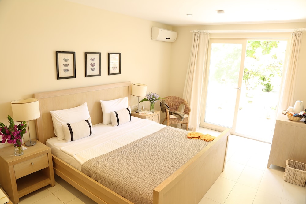 DELUXE, SUITE, SEA VIEW