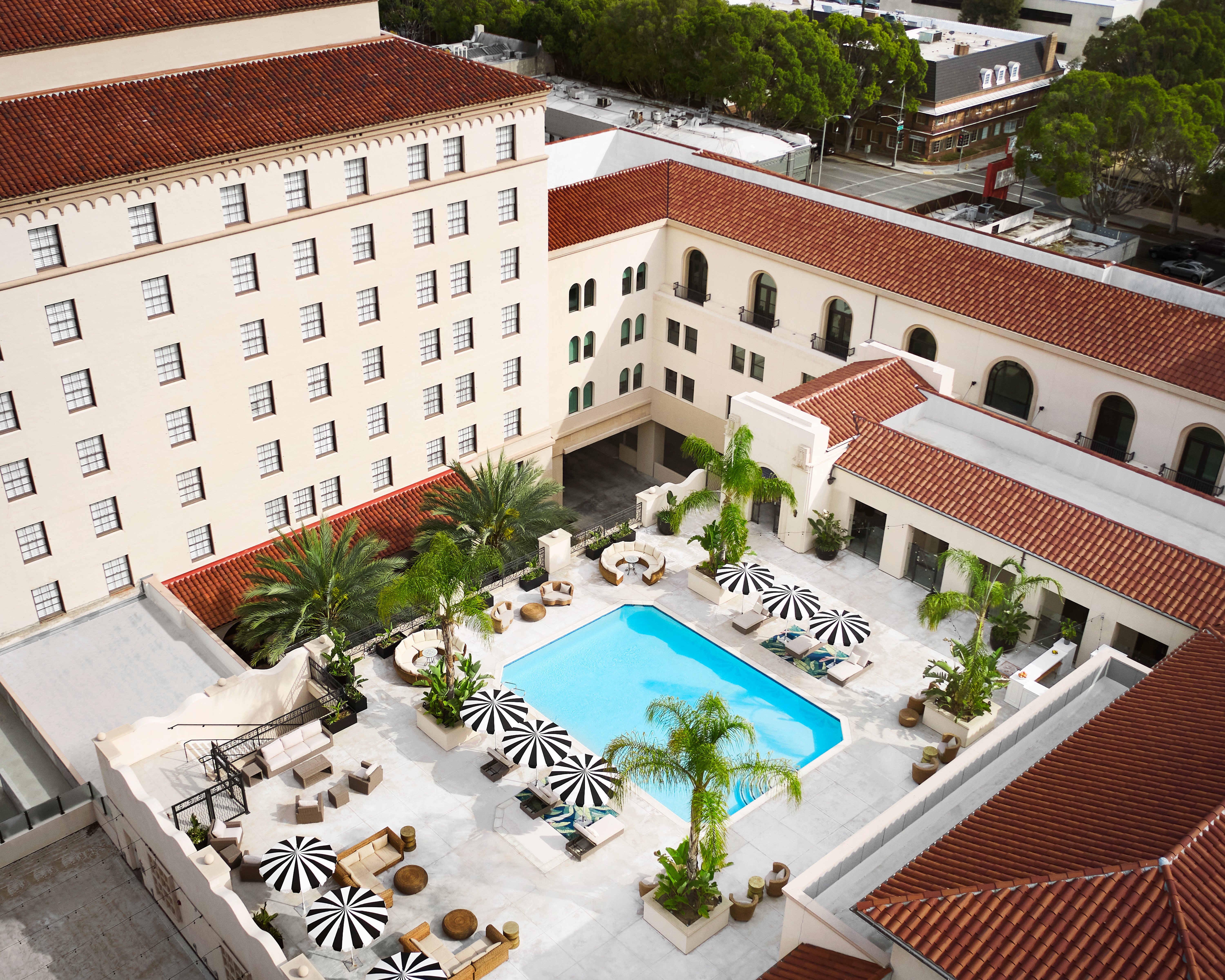 Pasadena Hotel and Pool 4/71