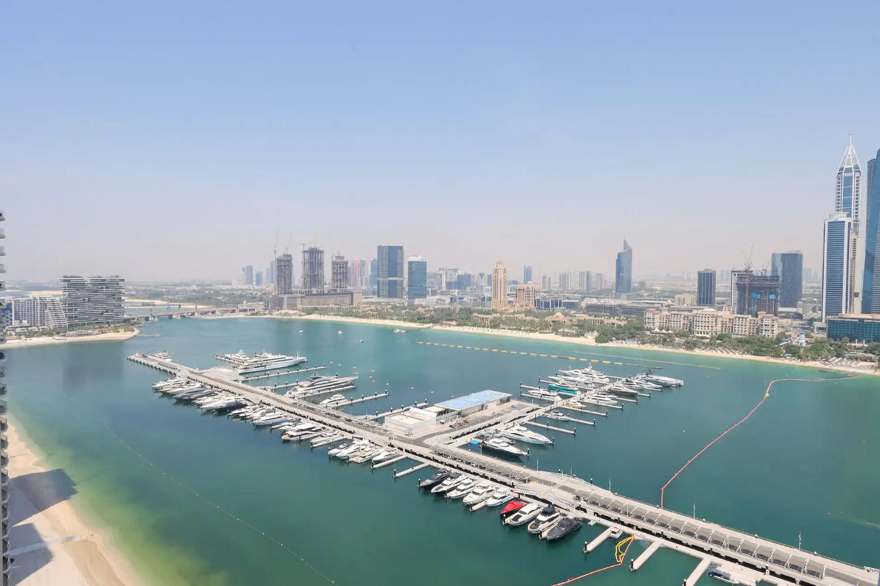 3BR with Marina Skyline View & Private Beach 21/26