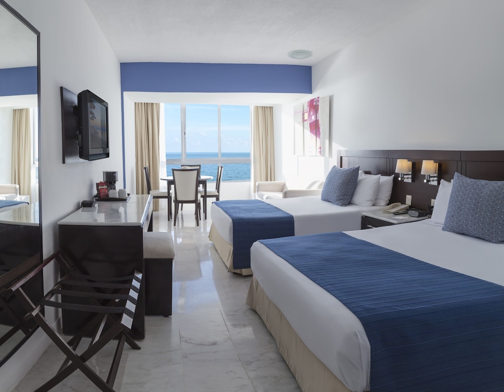 Park Royal Beach Mazatlan 18/59
