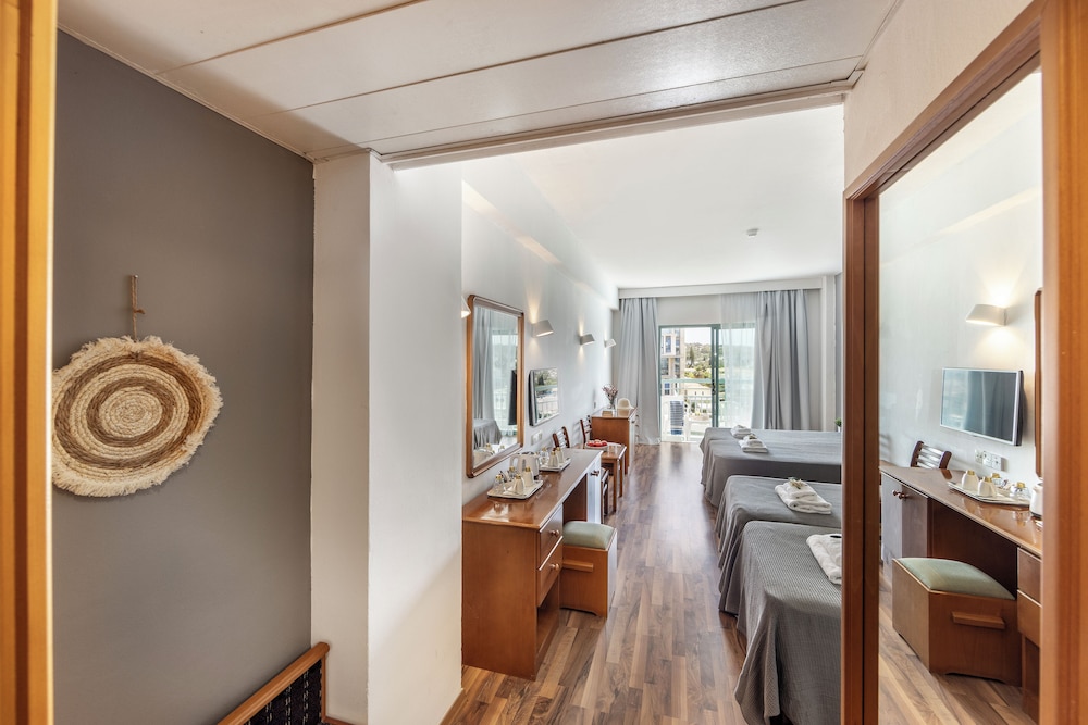 Antigoni Hotel 30/50