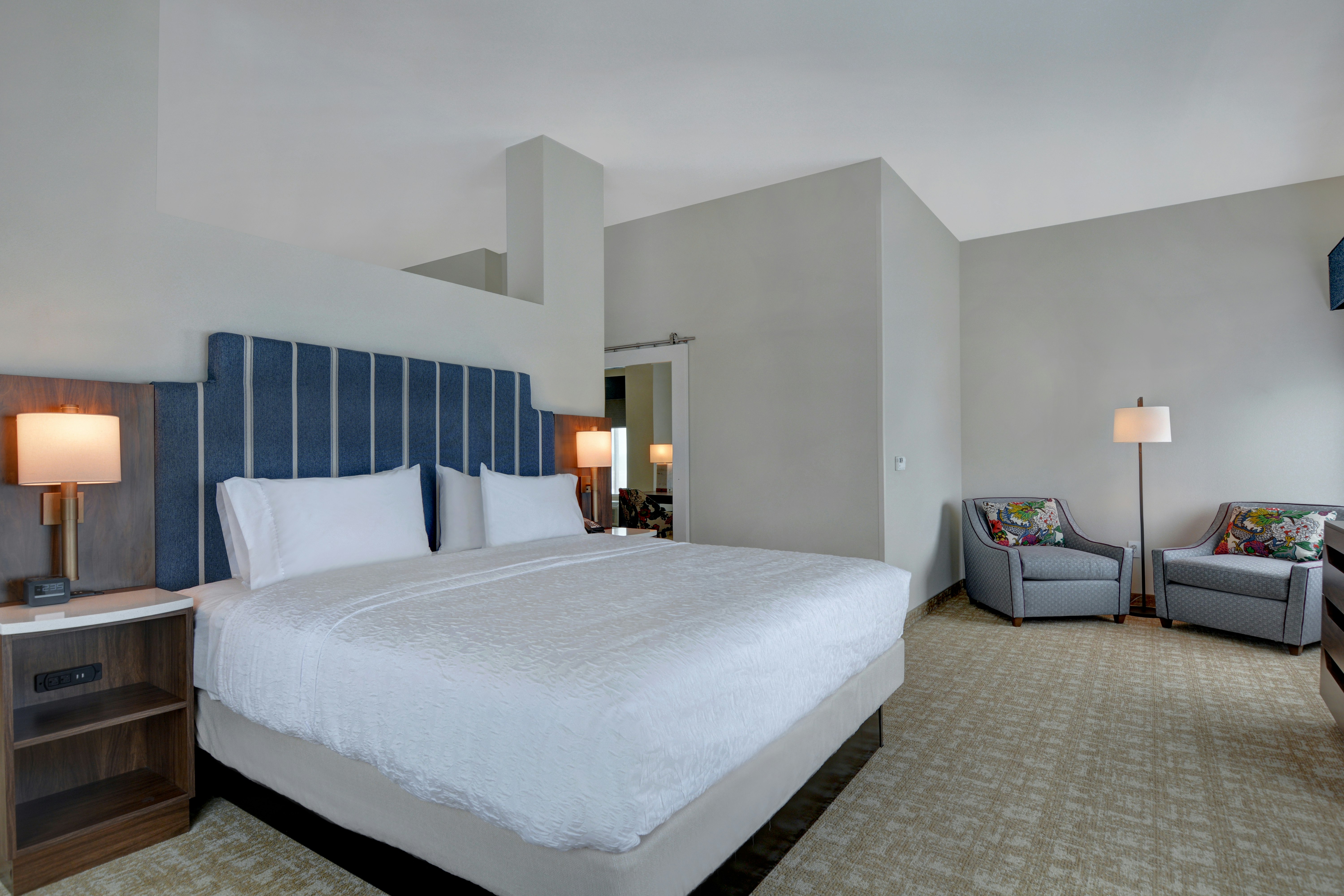 استوديو ركني بسرير كينج