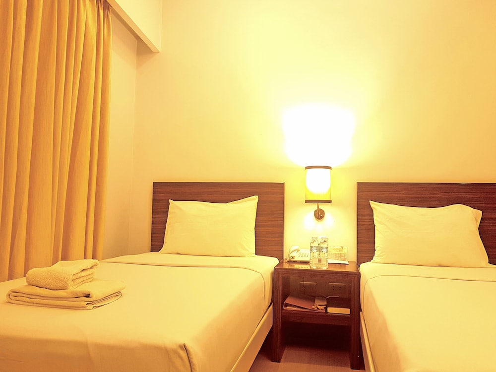 D Hotel And Suites 19/50
