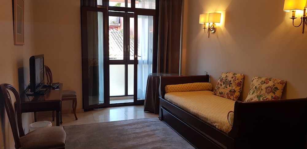 Gran Hotel Paraiso 34/65