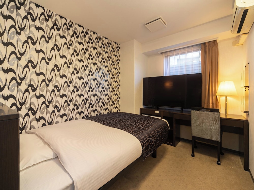 ROOM, SINGLE