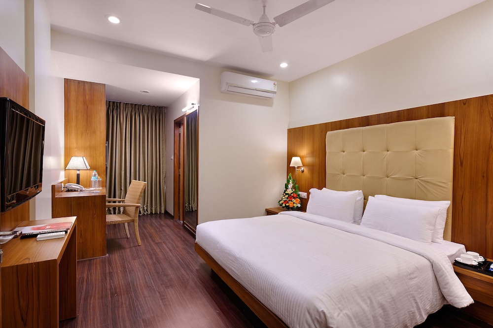 Hotel Deccan Pavilion Pune 7/26