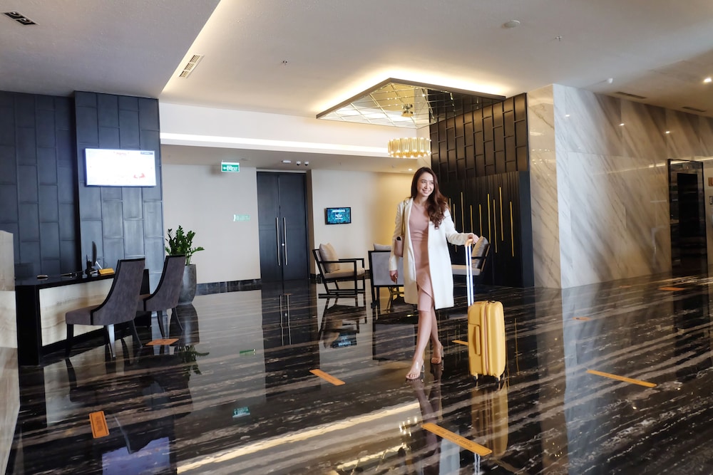 Grand Swiss-Belhotel Darmo 9/62