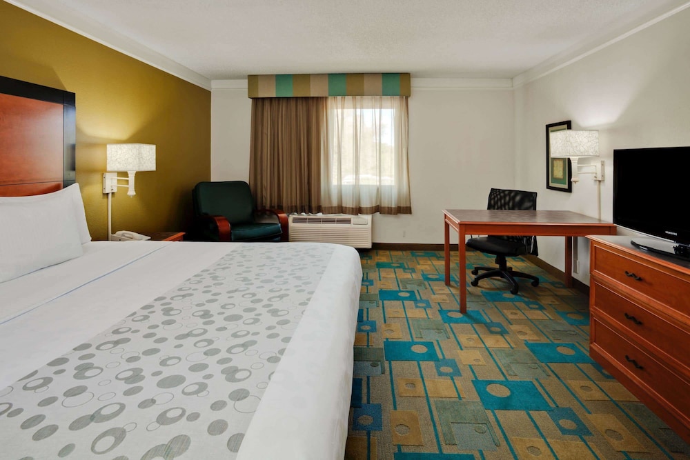 La Quinta Inn & Suites by Wyndham St. Pete-Clearwater Airpt 14/51