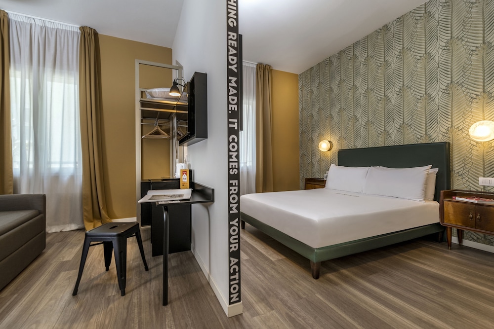 Up Hotel 21/67