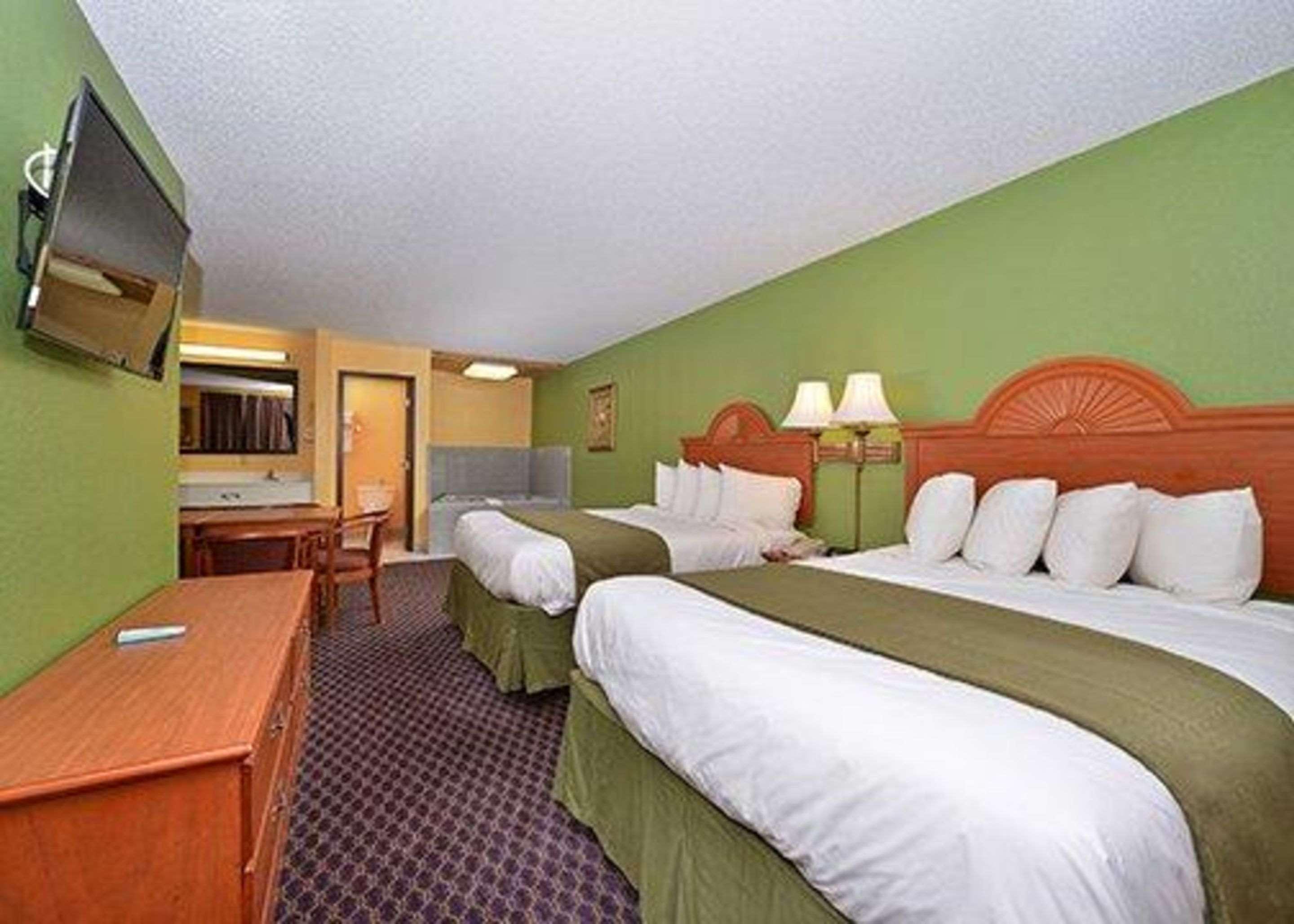 جناح بسريرين كوين، Quality Inn & Suites Grinnell near University 2/3